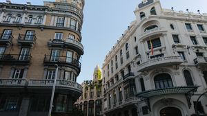 호텔 라스 레트라스(왼쪽), 카지노 밀리타르(오른쪽), 2018년.