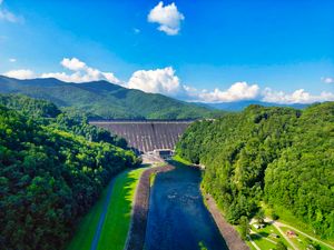 폰타나 댐은 미국 동부에서 가장 높은 댐이다