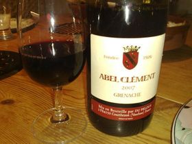 프랑스 그르나슈는 대부분 블렌딩되지만, 단일 품종 와인도 생산된다.