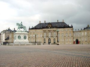 프린세스 아네마리의 출생지인 아말리엔보르 궁전의 프레데릭 8세 궁전