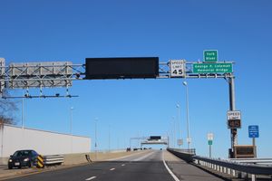 콜먼 다리는 요크군과 인근 글로스터군을 연결한다.