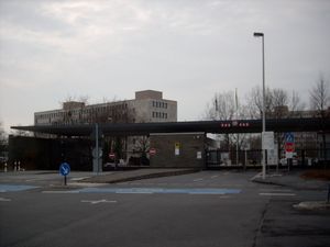 본 서쪽에 있는 하르트회에의 연방 국방부 입구