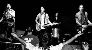 글래스베이거스가 던디 도그하우스에서 공연, 2007