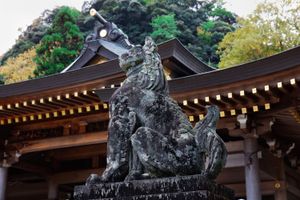 신사 입구의 코마이누