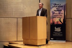 킴 스탠리 로빈슨의 과학 소설에는 종종 기후 변화에 대한 사회의 반응이 포함되어 있다.