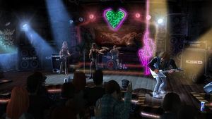 가상, 콘서트 무대의 최종 버전, 관객이 전경에 보임.