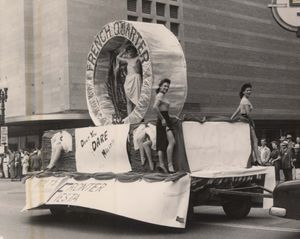 미국 뉴올리언스 프렌치 쿼터의 현대적인 꽃수레(플로트)