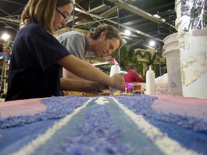 2007년 스타워즈 꽃수레를 작업하는 자원봉사자들