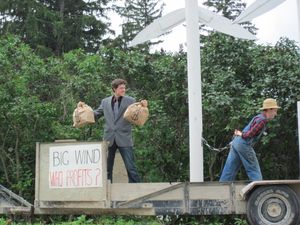 꽃수레는 정치적 주장을 펼치는 데 사용될 수 있다. 예시로 2010년 미네소타 바사에서 열린 풍력 발전 반대 시위가 있다.