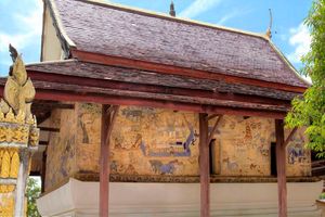 왓 포타람 외부를 장식하는 상 신사이의 시를 묘사한 벽화