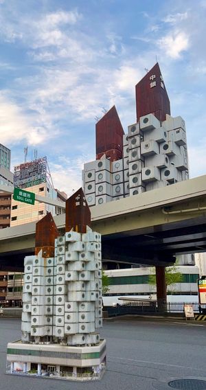 3D 디지털 아카이브 프로젝트를 통해 증강 현실로 나카긴 캡슐 타워 빌딩의 디지털 콘텐츠를 물리적 세계에 오버레이.