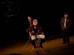 나시루딘 샤는 2009년 둔 스쿨에서 모틀리 프로덕션의 고도를 기다리며에서 포조 역을 맡았다.