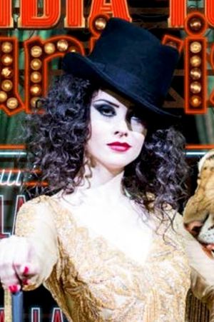 2012년 8월호 투니비전스 표지 모델, 나즐라 벤 압달라