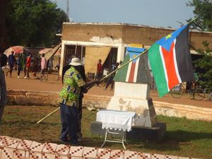 2011년 남수단 국기를 든 사람