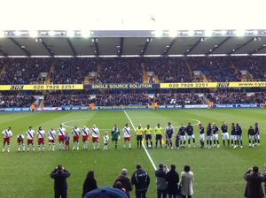 2011년 새해에 더 덴에서 대기하고 있는 밀월과 크리스탈 팰리스