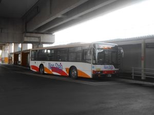 고가화에 따른 다카시노하마선 대행 버스 (2021년 11월 촬영)