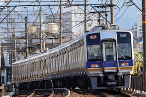 1051F에 8300계를 병결한 8량 편성