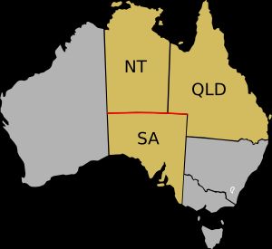 남위 26도선은 오스트레일리아의 사우스오스트레일리아주와 노던 준주, 퀸즐랜드주의 경계선이다.