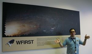 허블 망원경의 시야와 광각 적외선 우주망원경의 시야. WFIRST가 광각 관측기를 가지고 있어서 더 넓은 시야를 가진다.