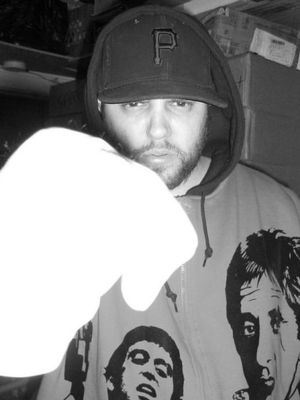 Necro wearing a Scarface hoddie.<i>[[스카페이스 (1983년 영화)|스카페이스]]</i> 후드티