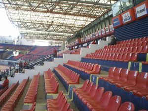 경기장 동쪽 관람석에서 본 모습