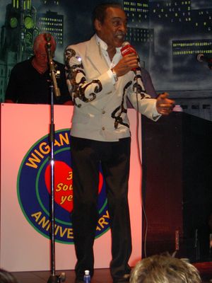 토미 헌트가 2002년 위건 카지노 재회 행사에 출연