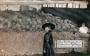 20세기 초 유명 여배우였던 릴리언 러셀의 이미지가 사용된 노던 퍼시픽 철도의 군감자 광고