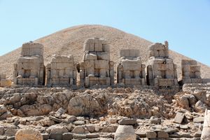 동쪽 테라스: 옥좌