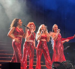 2022년 베를린 킨들-뷔네 부흐하이데에서 Celebration Tour 킥오프 중인 노 에인절스