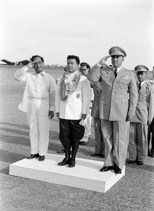 1956년 당시 필리핀 부통령이었던 카를로스 P. 가르시아와 노로돔 시아누크