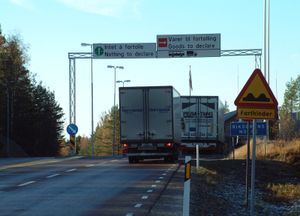 세관 통제 구역을 통과하는 도로 E18