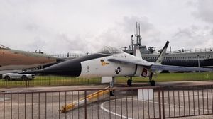 앨라배마주 모빌의 배틀쉽 기념 공원에 전시된 YF-17 72-1570