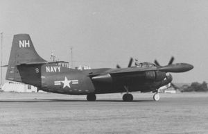 1955년 9월 모로코 NAS 포트 리오테이의 VC-7 소속 AJ-2 새비지, 블랙부시 공항에 착륙