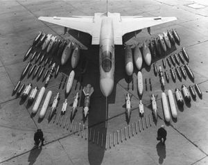 탑재 가능한 병장을 열거 전시하여 촬영된 A3J-2