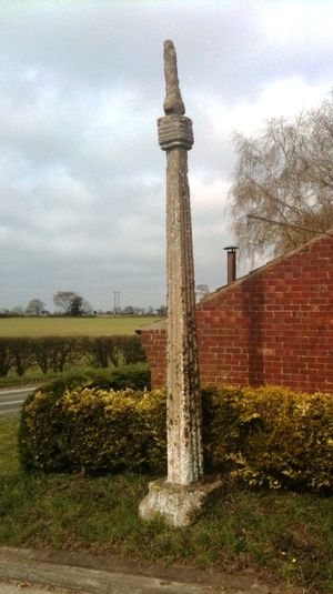 전투 현장 근처에 있는 중세 시대의 십자가 중 하나.