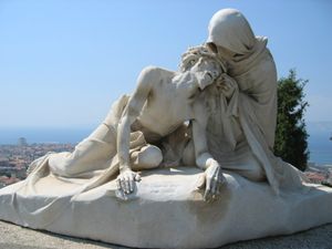 바실리카 앞의 그리스도의 수난