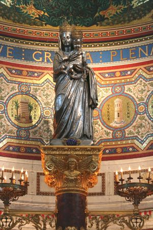 상부 성당의 은제 성모상