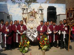 페루 리마에서 열린 산 이시드로 라브라도르 축제의 첫 번째 출하 그룹