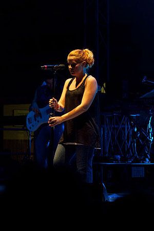 2010년 바랄로 세시아에서 공연 중인 노에미