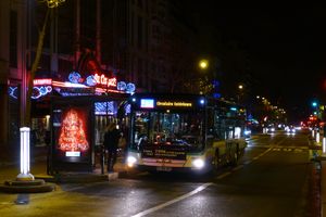 파리 근처 바뱅(Vavin)의 녹틸리앙 N02 버스 - 몽파르나스역