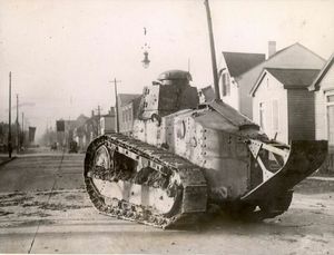 1922년 철강 파업 중 브라이턴 스트리트에 있는 뉴포트의 방위군 탱크