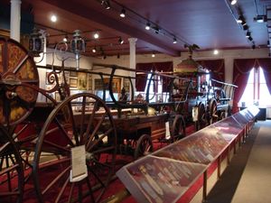 뉴욕시 소방 박물관의 "퍼레이드에서 소방"