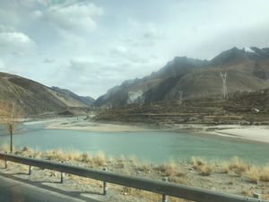 니무현의 야를룽 창포 강