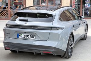 니오 ET5T (후면)