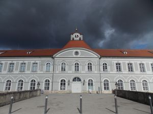 님펜부르크 궁전 안뜰 마구간의 정면 파사드 (2014)