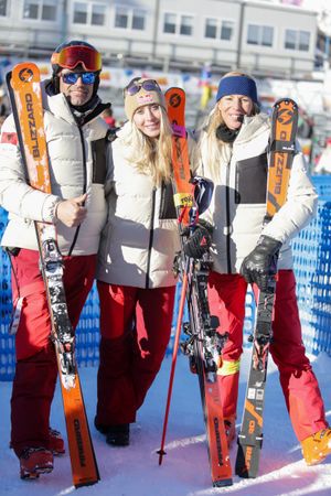 체카렐리(오른쪽)와 남편 알레산드로 콜투리, 딸 라라 콜투리.