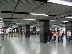 다이아몬드 힐 역 대합실