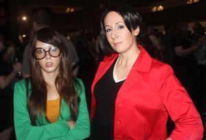 2013년 9월 다리아 모건도퍼와 제인 레인으로 코스프레한 두 여성