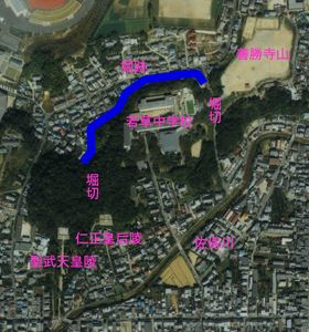 다몬 산성의 입지, 1985년 촬영〈일본국토교통성〉