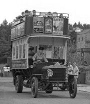 1913년형 다임러 CC 이층 버스의 복제품